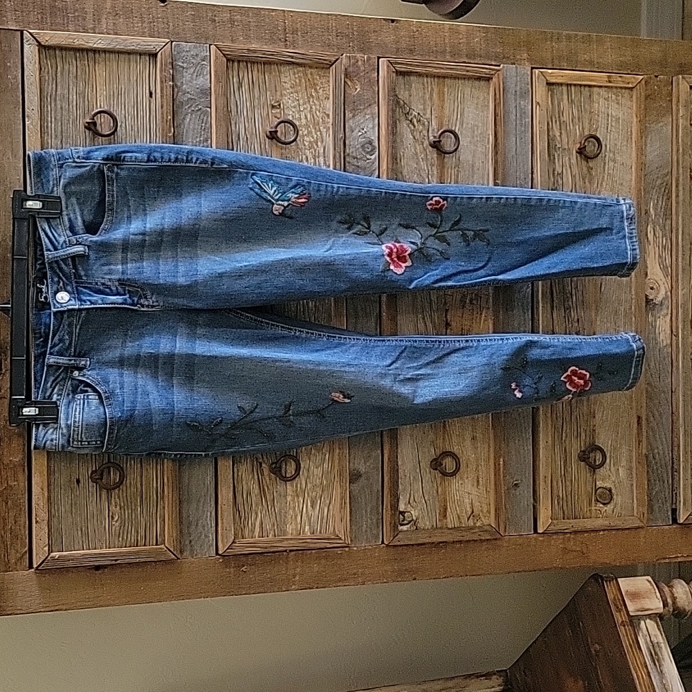 Earl Jeans floral/hummingbird embroidery 8 petite